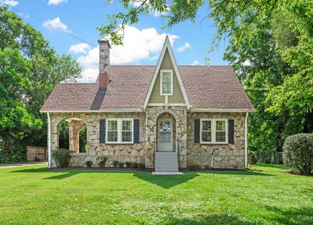 Property at 103 Fairway Dr, Nashville, TN 37214, 3 beds, 2 baths