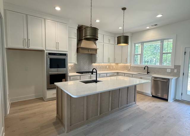 Property at 4928 Elmview Ct, Smyrna, TN 37167, 4 beds, 3.5 baths