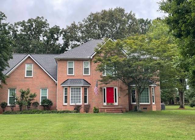 Property at 306 Amherst Dr, Tullahoma, TN 37388, 4 beds, 2.5 baths