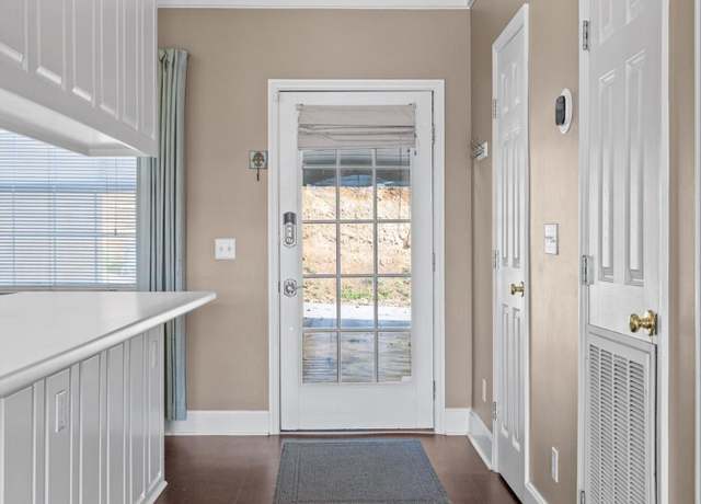 Property at 4143 Mountain Creek Rd, Chattanooga, TN 37415, 2 beds, 2.5 baths