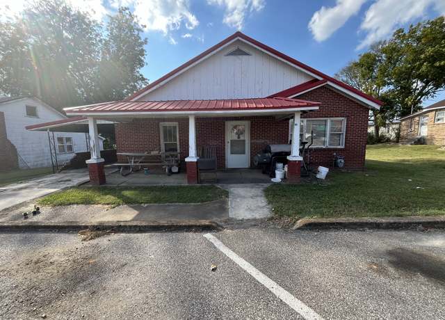 Property at 40 S Pleasant St, Decaturville, TN 38329, 3 beds, 2 baths