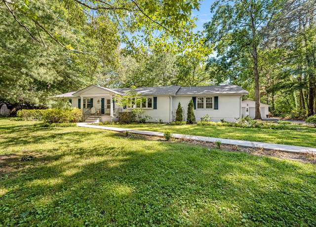 Property at 404 Hood Dr, Tullahoma, TN 37388, 4 beds, 3 baths