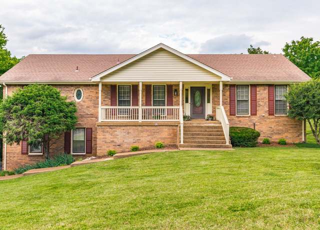Property at 105 Maple View Trl, Hendersonville, TN 37075, 4 beds, 2 baths