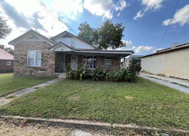 Property at 24 S Pleasant St, Decaturville, TN 38329, 3 beds, 2 baths