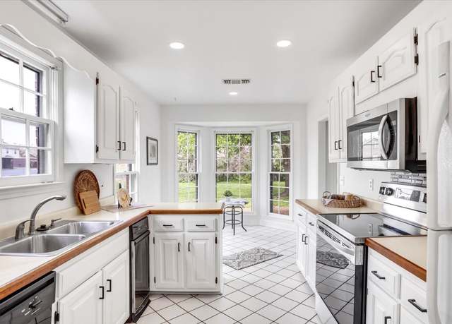 Property at 7500 Old Harding Pike, Nashville, TN 37221, 3 beds, 2.5 baths