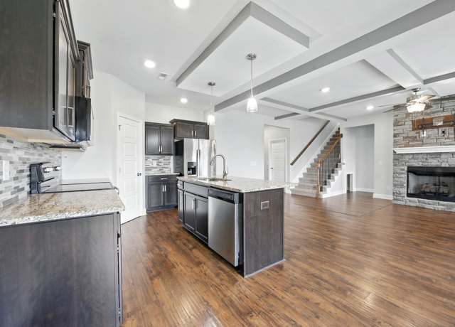 Property at 509 Kinslow Ln, Clarksville, TN 37040, 4 beds, 3 baths