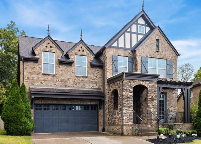 Property at 140 Cobbler Cir, Hendersonville, TN 37075, 4 beds, 2.5 baths