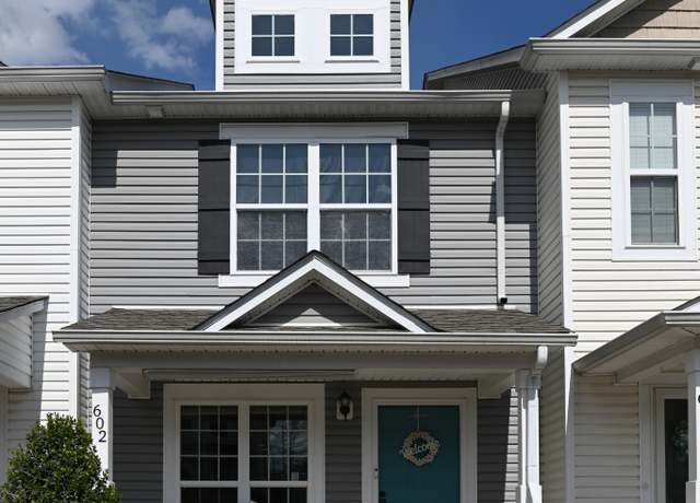 Property at 602 Bradburn Village Cir, Antioch, TN 37013, 2 beds, 2.5 baths