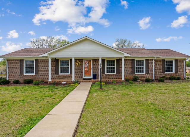 Property at 132 Crestview Dr, Mcminnville, TN 37110, 3 beds, 1.5 baths