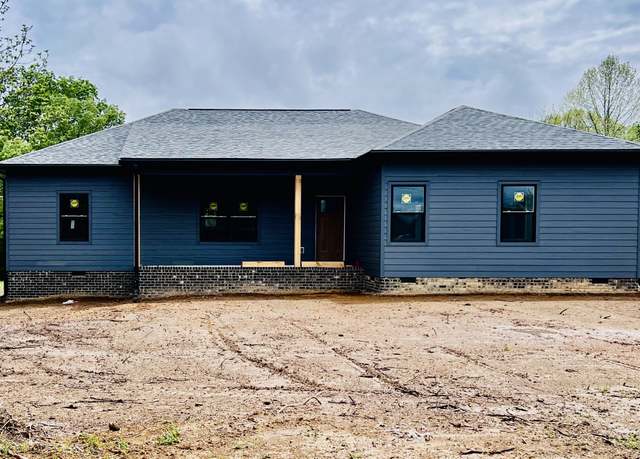 Property at 1038 W Main St, Hohenwald, TN 38462, 3 beds, 2 baths
