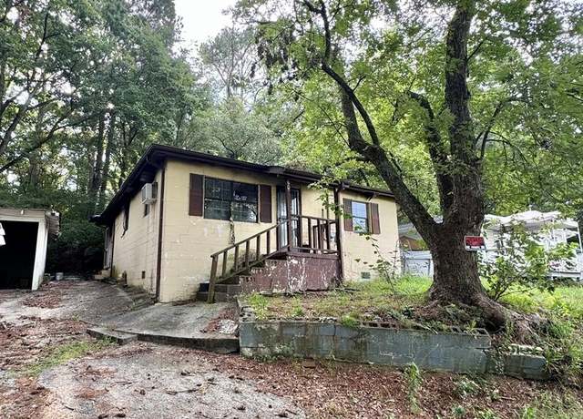Property at 204 Bogle St N, Dalton, GA 30721, 3 beds, 2 baths