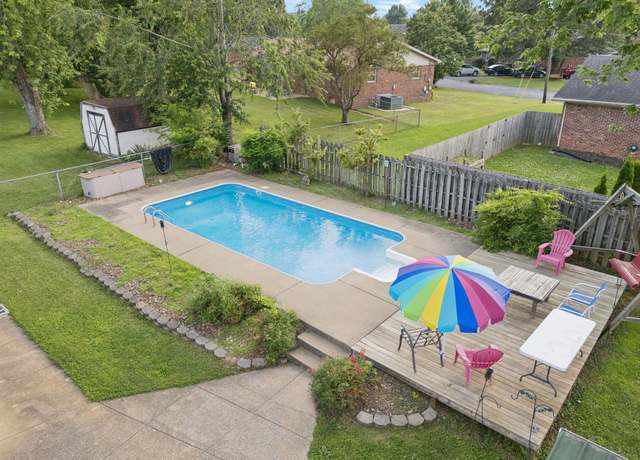 Property at 805 Springmont Dr, Hopkinsville, KY 42240, 3 beds, 2.5 baths