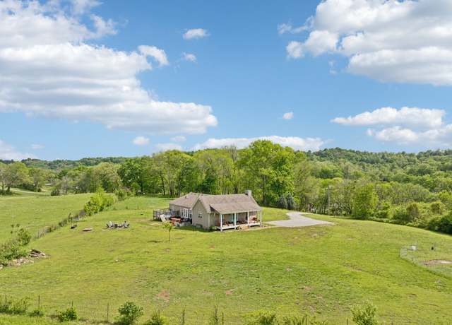 Property at 2430 Santa Fe Pike, Columbia, TN 38401, 3 beds, 2.5 baths