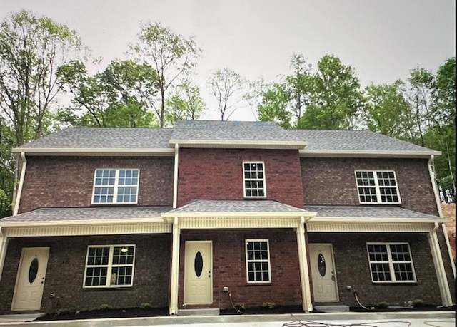 Property at 457 Oak St, Clarksville, TN 37042, 8 beds, 6 baths