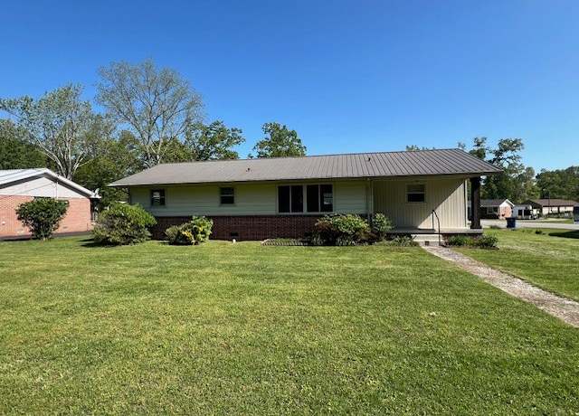 Property at 1223 Oak Dr, Manchester, TN 37355, 3 beds, 2 baths