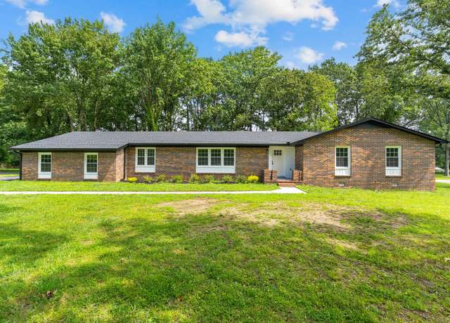 Property at 305 Twelve Oaks Rd, Tullahoma, TN 37388, 5 beds, 3.5 baths