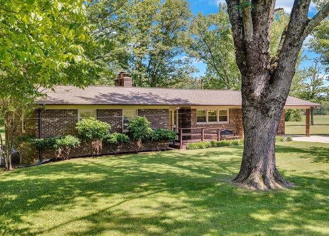 Property at 1411 Lakeview Rd, Livingston, TN 38570, 4 beds, 2.5 baths