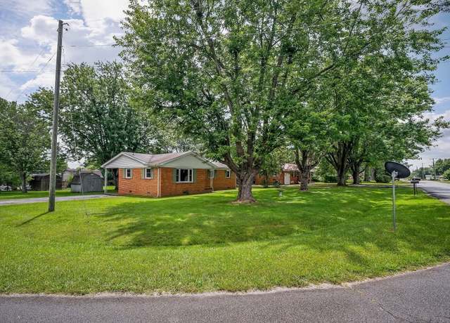 Property at 822 Luttrell Ave, Smithville, TN 37166, 3 beds, 1.5 baths