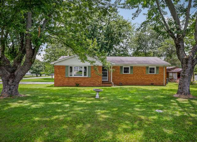 Property at 822 Luttrell Ave, Smithville, TN 37166, 3 beds, 1.5 baths