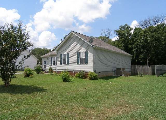 Property at 966 Sumerset Cir, Lewisburg, TN 37091, 3 beds, 2 baths