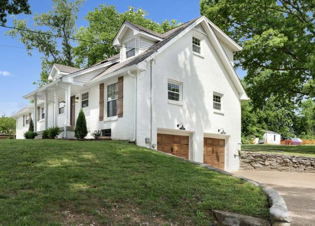Property at 114 Luna Ln, Hendersonville, TN 37075, 4 beds, 2.5 baths