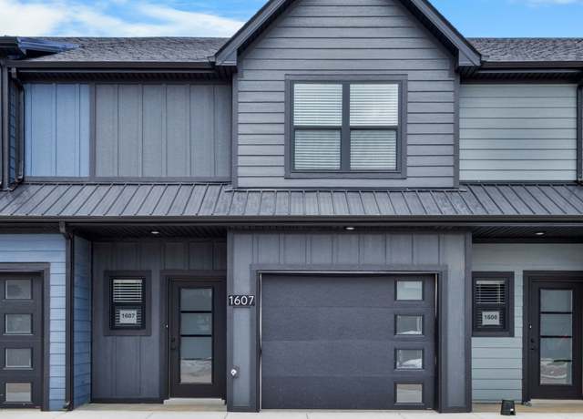 Property at 1607 Jonathan Wade Cir, Clarksville, TN 37043, 2 beds, 2.5 baths