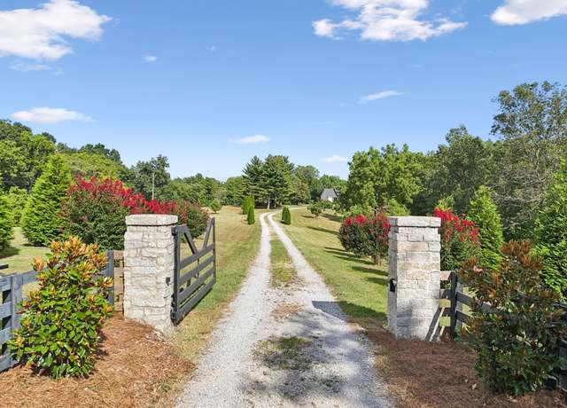 Property at 1901 Sugar Ridge Rd, Spring Hill, TN 37174, 3 beds, 3 baths