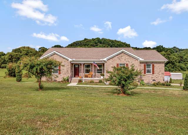 Property at 3056 Pulaski Hwy, Columbia, TN 38401, 3 beds, 2.5 baths