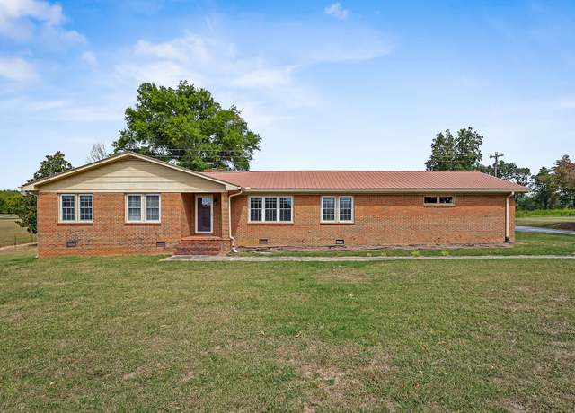 Property at 1979 Cookeville Hwy, Smithville, TN 37166, 3 beds, 1.5 baths