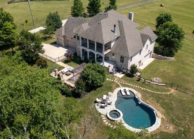 Property at 2228B Highway 25, Cottontown, TN 37048, 4 beds, 5 baths