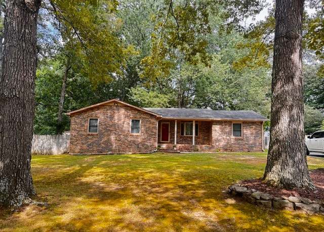 Property at 110 Larkway Dr, Tullahoma, TN 37388, 3 beds, 2 baths