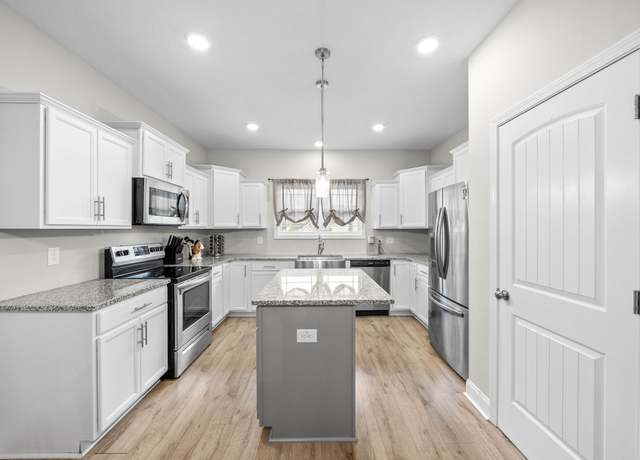 Property at 1880 Red Fox Trl, Clarksville, TN 37042, 4 beds, 2.5 baths