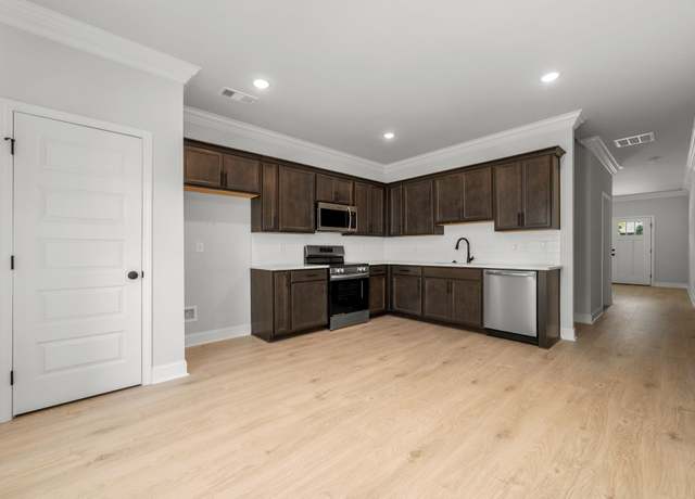 Property at 516 Rohan Dr, Murfreesboro, TN 37129, 3 beds, 2.5 baths