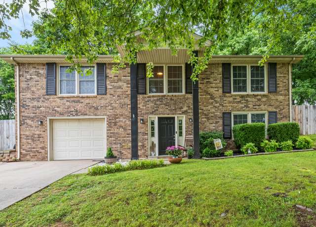 Property at 404 Warren Cir, Clarksville, TN 37040, 3 beds, 2.5 baths