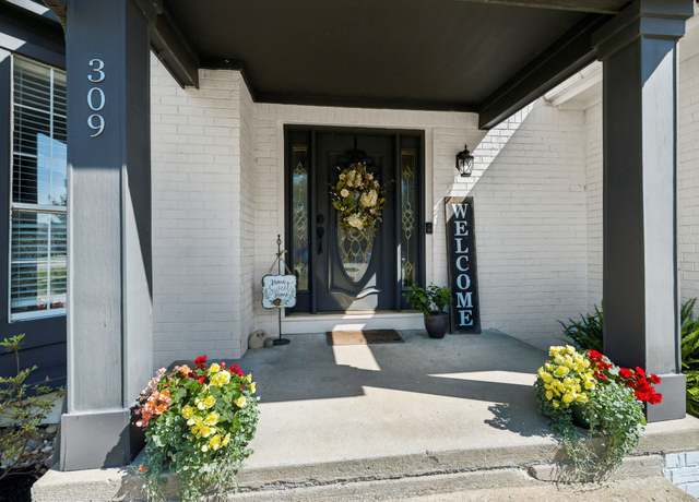 Property at 309 Park Glen Dr, Mount Juliet, TN 37122, 4 beds, 2.5 baths