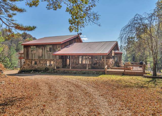 Property at 393 Jones Rd, Pulaski, TN 38478, 3 beds, 2.5 baths