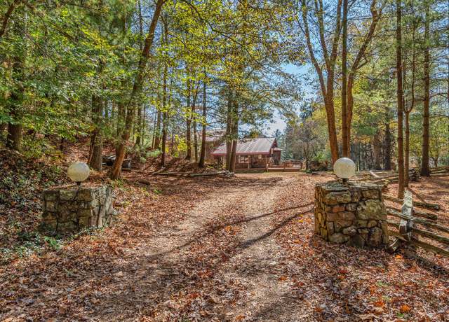 Property at 393 Jones Rd, Pulaski, TN 38478, 3 beds, 2.5 baths
