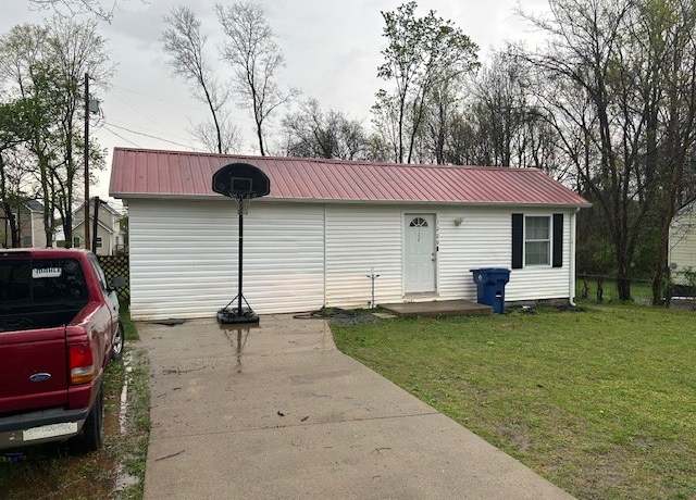 Property at 1229 Greenfield Dr, Clarksville, TN 37040, 2 beds, 1 bath