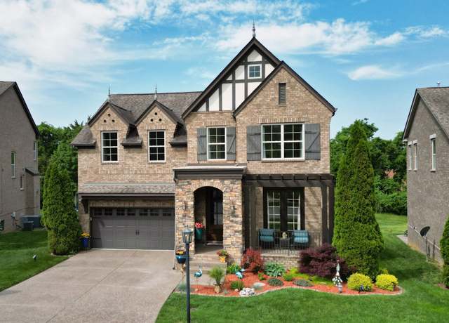 Property at 102 Cobbler Cir, Hendersonville, TN 37075, 4 beds, 2.5 baths