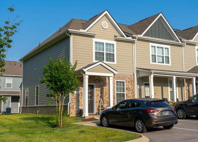 Property at 701 Dallas Dr, Columbia, TN 38401, 3 beds, 2.5 baths