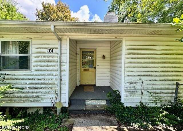 Property at 101 Outer Dr, Oak Ridge, TN 37830, 3 beds, 2 baths