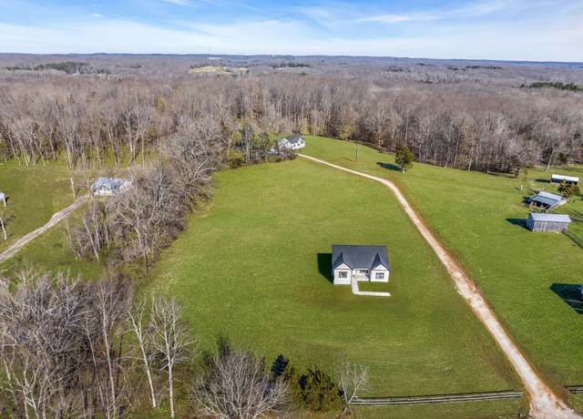 Property at 1067 Old County House Rd, Charlotte, TN 37036, 3 beds, 2 baths