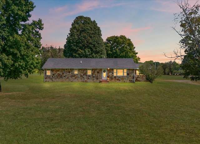 Property at 5120 Old Manchester Hwy, Tullahoma, TN 37388, 3 beds, 1.5 baths