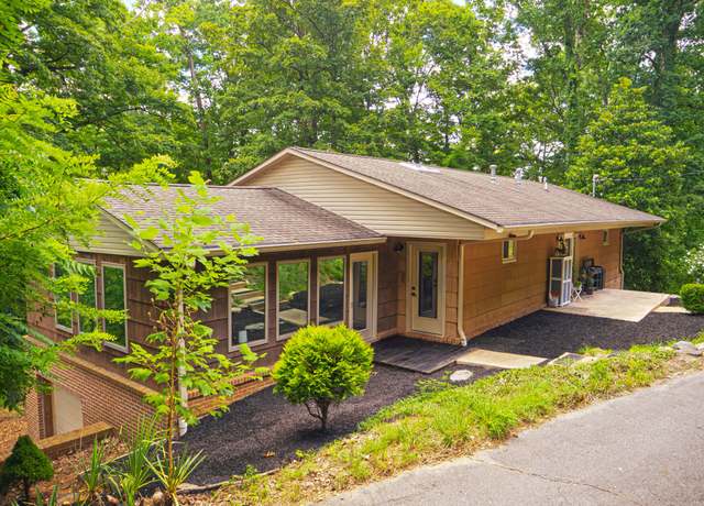 Property at 125 Dogwood Dr, Livingston, TN 38570, 3 beds, 2.5 baths