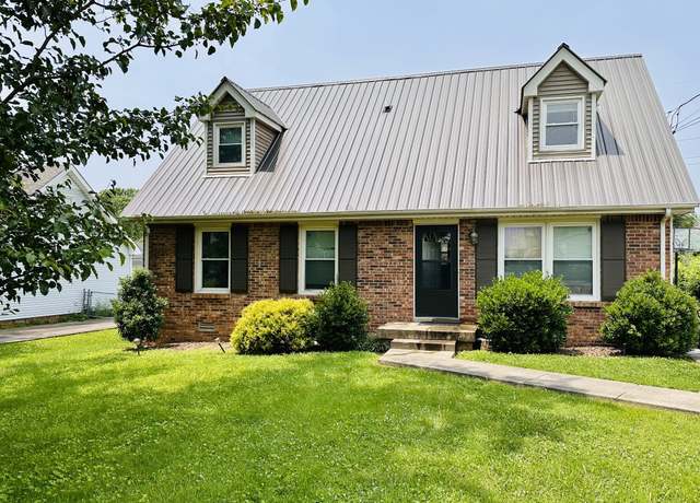 Property at 408 Helton Dr, Clarksville, TN 37042, 4 beds, 2 baths