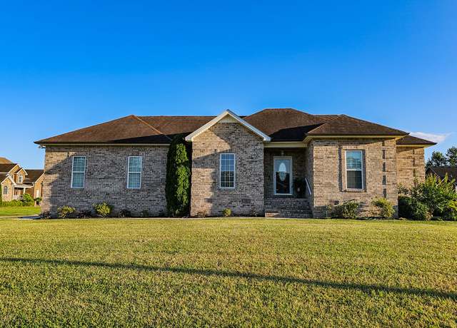 Property at 300 Woodson Dr, Tullahoma, TN 37388, 3 beds, 2 baths