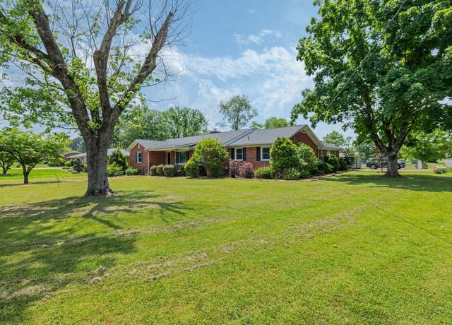 Property at 400 Dow Dr, Shelbyville, TN 37160, 3 beds, 2.5 baths