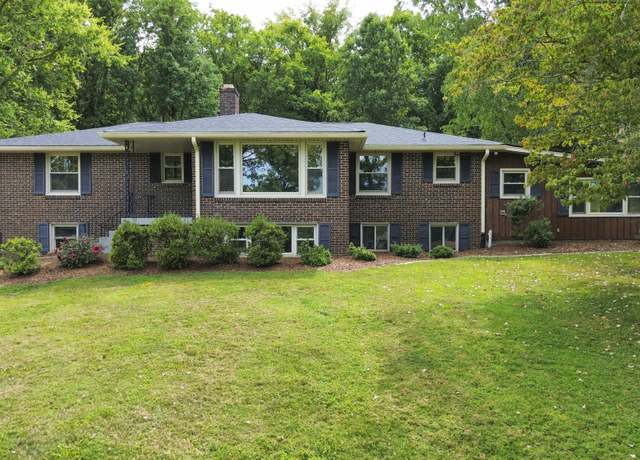 Property at 118 Bay Dr, Hendersonville, TN 37075, 3 beds, 3.5 baths