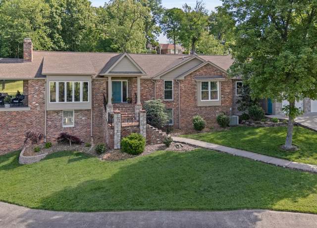 Property at 1035 Hillview Dr, Hendersonville, TN 37075, 4 beds, 3 baths