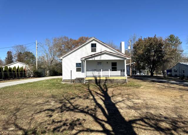 Property at 1016 W Lincoln St, Tullahoma, TN 37388, 3 beds, 1 bath